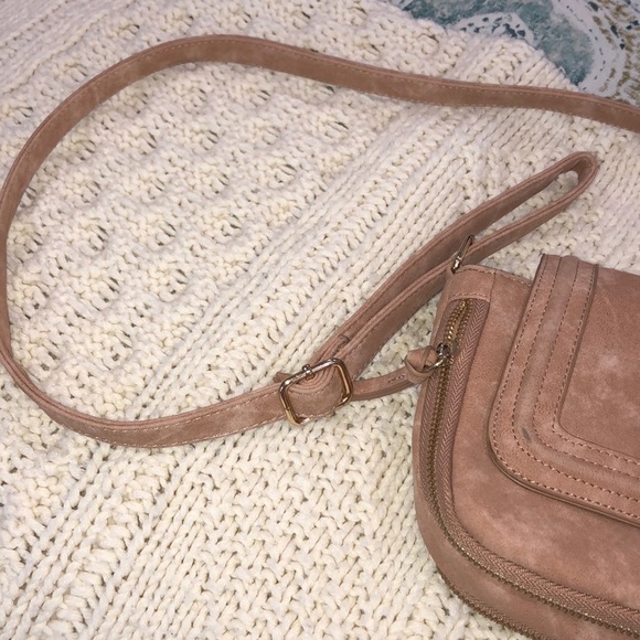 Bloggers favorite tan vegan boho crossbody bag - Picture 5 of 10